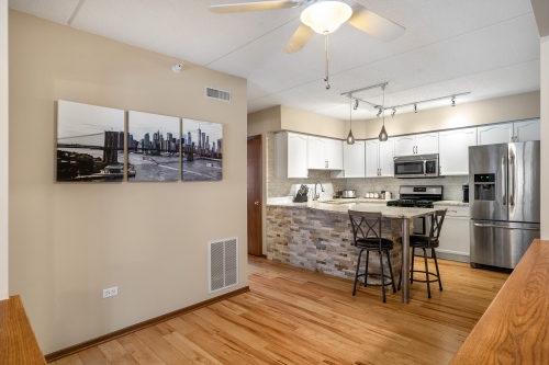 Продам 2ком. Condo в Des Plaines
