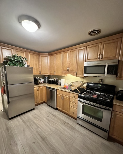 2  bedroom apartment Schaumburg location $2000 a month 