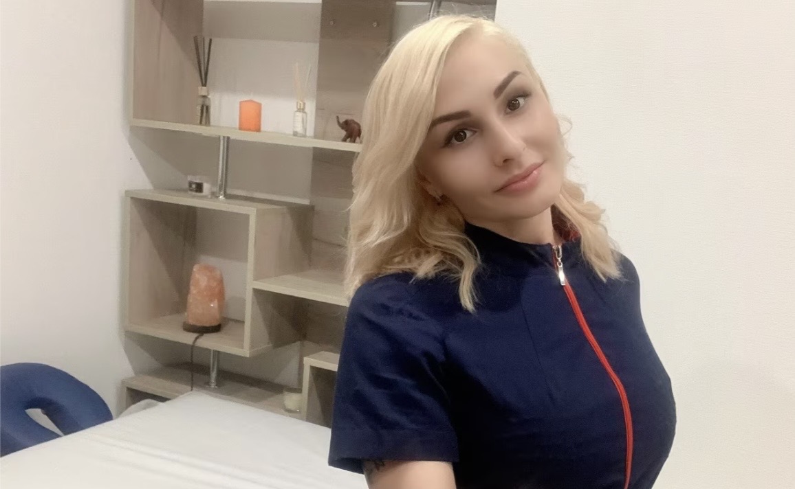 Блондинка ищет щедрого мужчину